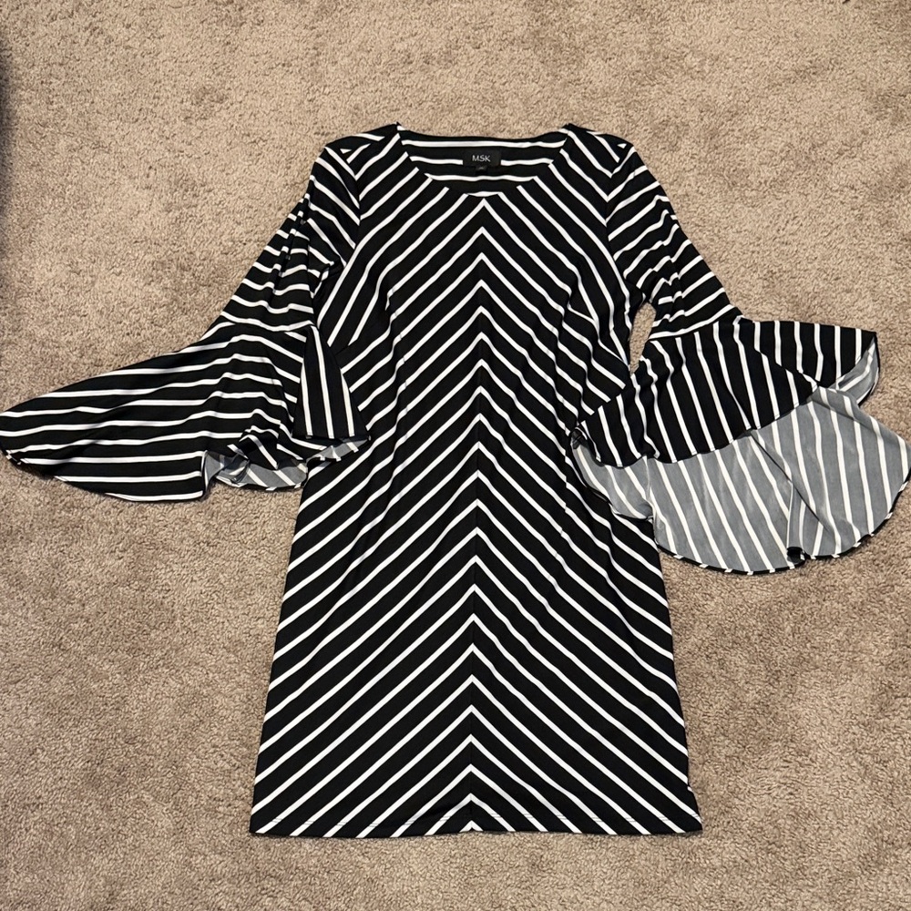 MSK Chevron Striped Long Sleeve Dress